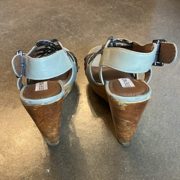 Steve Madden - Platform Wedge - 8M - Picture 3 of 7